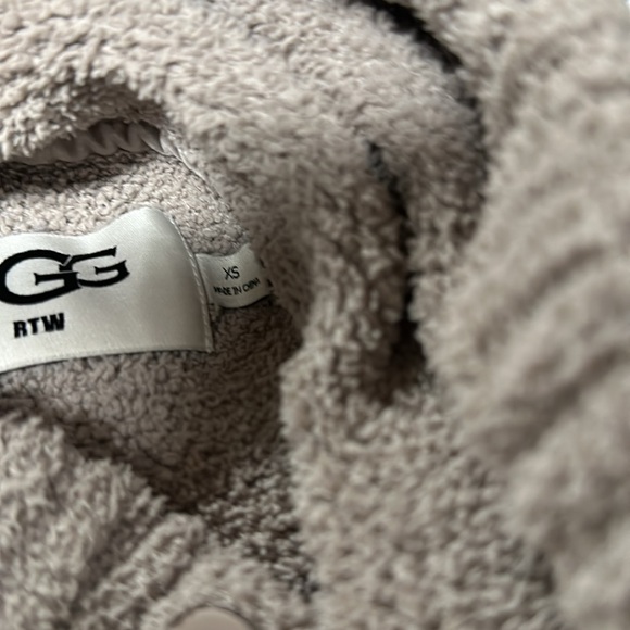 Ugg fur hoodie sweater with pocket xs - Picture 3 of 5